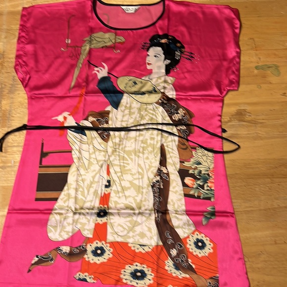 Beautiful never worn Pajama top bought in Japan. Made of silk very pretty. . - Picture 5 of 7